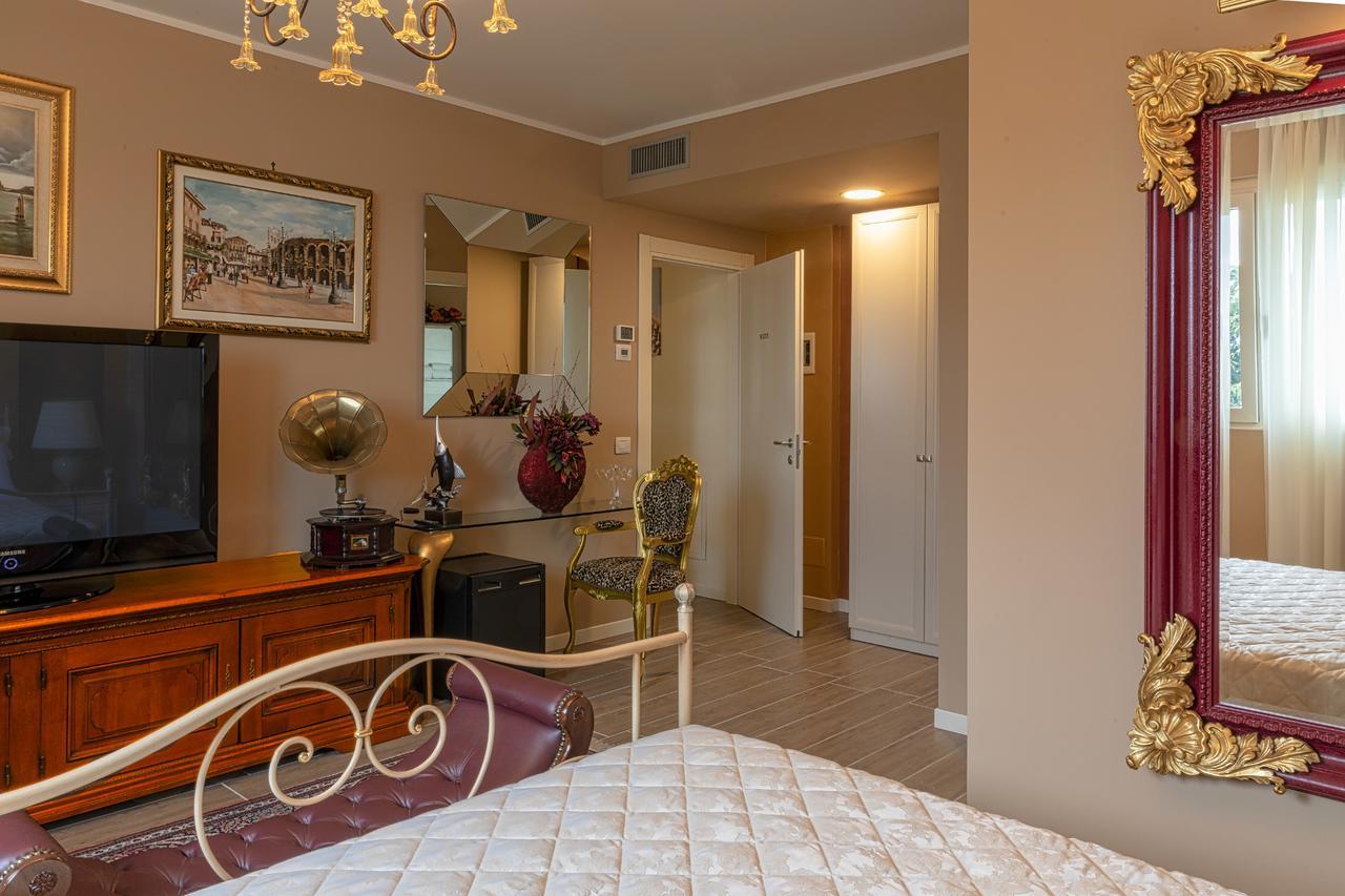 Villa Luisa Rooms And Breakfast Peschiera del Garda Kültér fotó